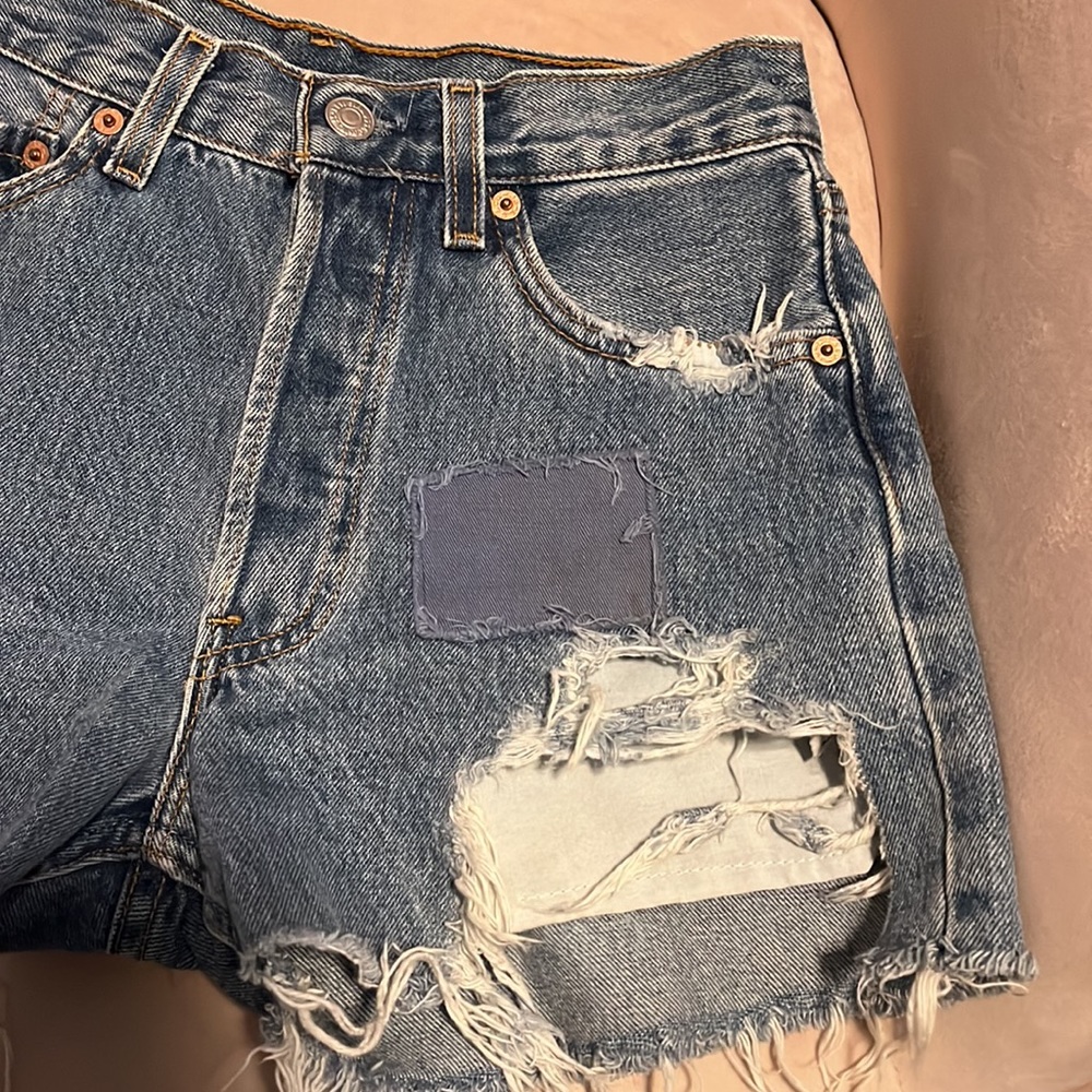 Levi Shorts - Picture 2 of 5